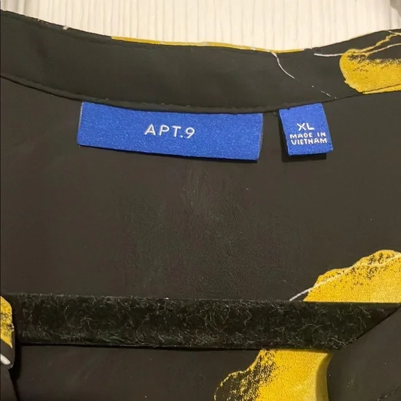 Women’s Apt. 9 Floral Blouse - Picture 2 of 3